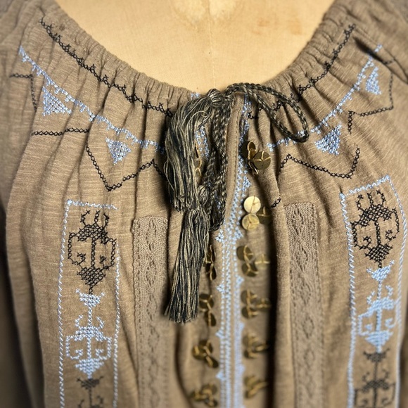 Anthropologie Akemi + Kin gold sequin peasant top size small - Picture 2 of 7